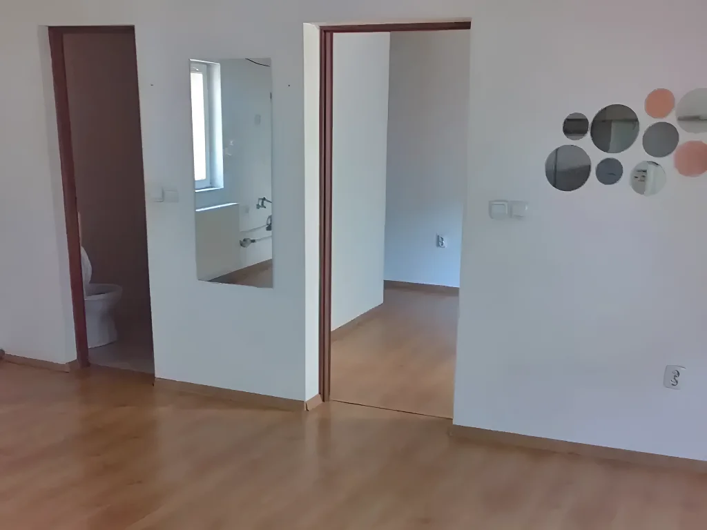 cameră goală parchet lemn apartament închiriere Sector 1 București